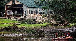 টেক্সাসে বন্যায় মৃতের সংখ্যা ১০০ ছাড়িয়েছে